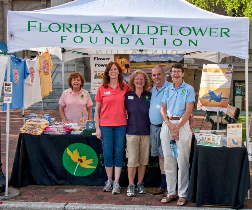Carolyn Schaag, Lisa Roberts, Donna Torrey, Walter Taylor and Karin Taylor in Foundation booth