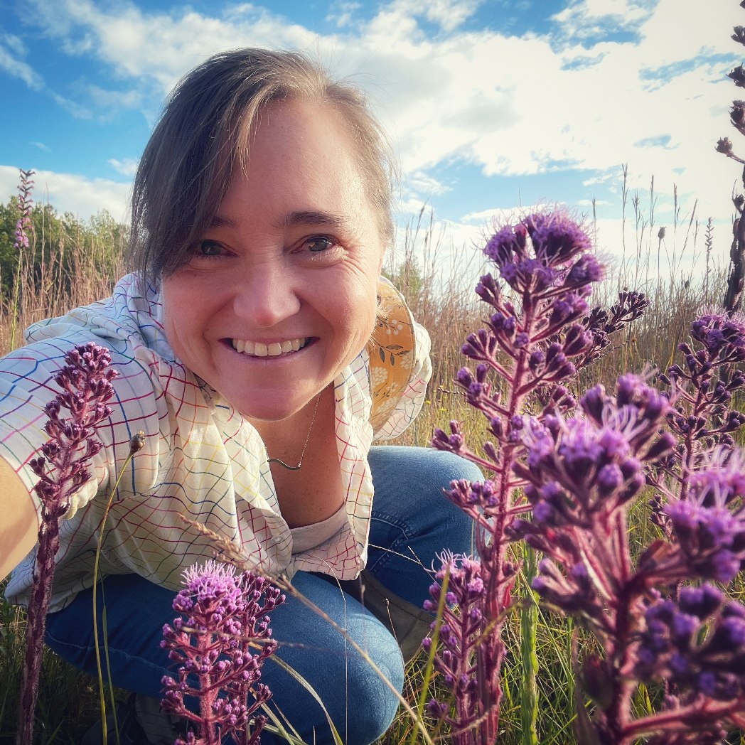 Emily Bell Roadside selfie with Carphephorus paniculatus