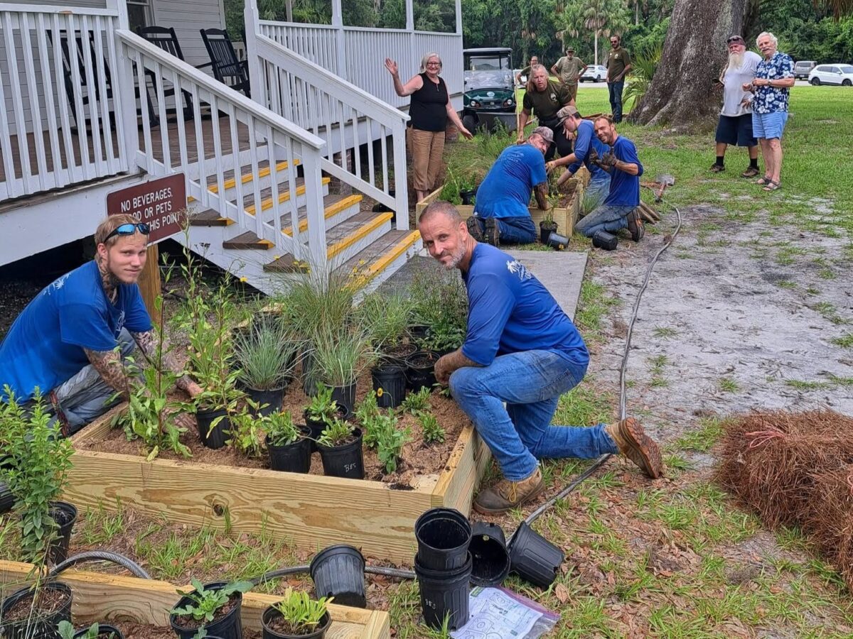 Volunteers planting the Viva Florida Native Plant Landscape Demonstration Garden in front of the Thursby House at Blue Springs State Park.